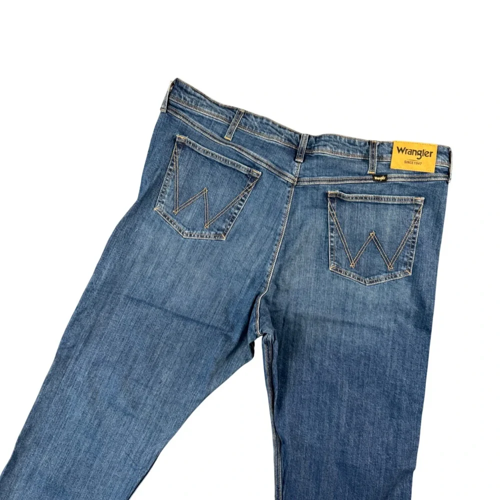 New Wrangler Mens 40x30 Regular Fit Flex Jean Blue Denim Workwear Casual Western